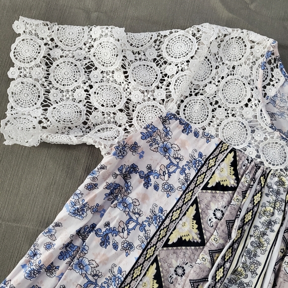 Suzanne Betro Crochet Lace Floral Multicolored Flowy Blouse Top 1X - Picture 6 of 8